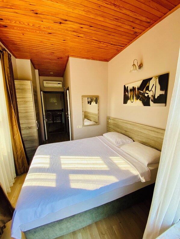 Chambre Double Classique, 1 lit double, terrasse, en angle