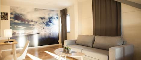 Habitación familiar | Área de sala de estar | Televisión de pantalla plana