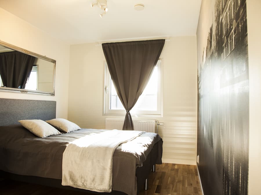 Skrivbord, mörkläggningsgardiner, gratis wi-fi och sängkläder