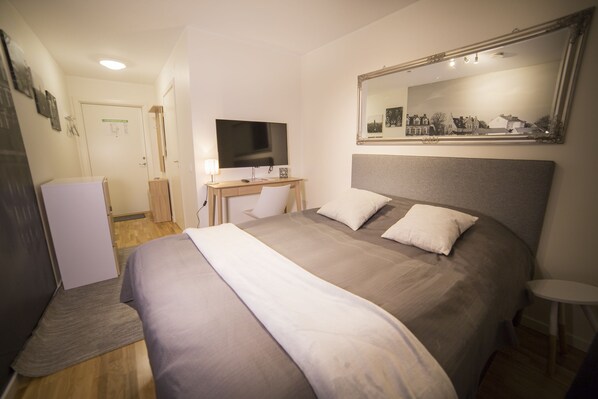 Double Room | Desk, blackout drapes, free WiFi, bed sheets - Hotell Tunapark (Eskilstuna)