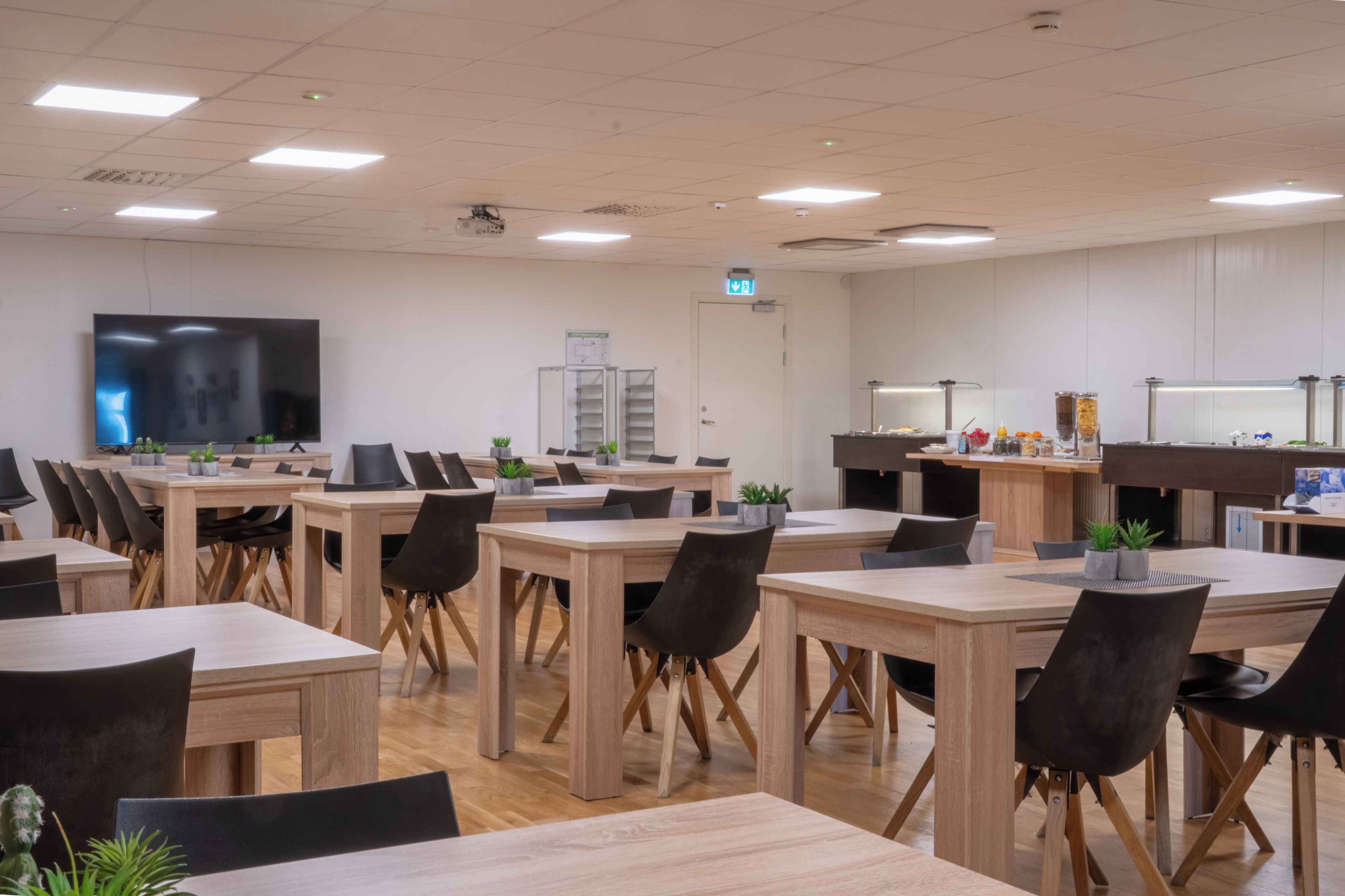 Café da manhã com buffet grátis todos os dias