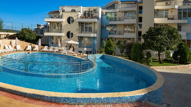室外游泳池