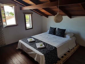 Flat Amarelo | Iron/ironing board, free wired internet - Solar das Pétalas (Florianópolis)