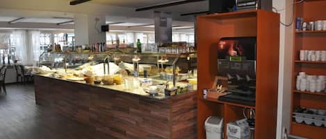 Free daily buffet breakfast