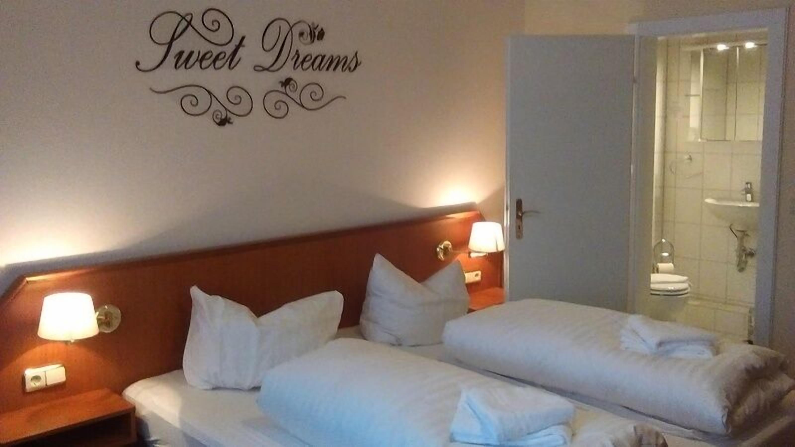 standard twin room without extra bed | desk, cots/infant beds, rollaway beds, free wifi