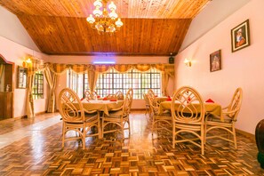 Free daily cooked-to-order breakfast