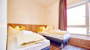 Triple Room, 1 Bedroom, Shared Bathroom, Annex Building (Sportheim) | Desk, cribs (free) - Jugendherberge Winterberg (Winterberg)