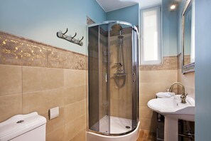 Apartment | Badezimmer | Dusche, Haartrockner, Handtücher