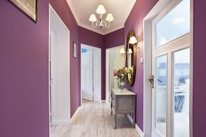 Apartment | Living area | Flat-screen TV