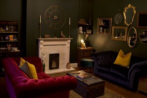 ฝ่ายต้อนรับ