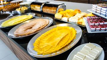 Free daily buffet breakfast