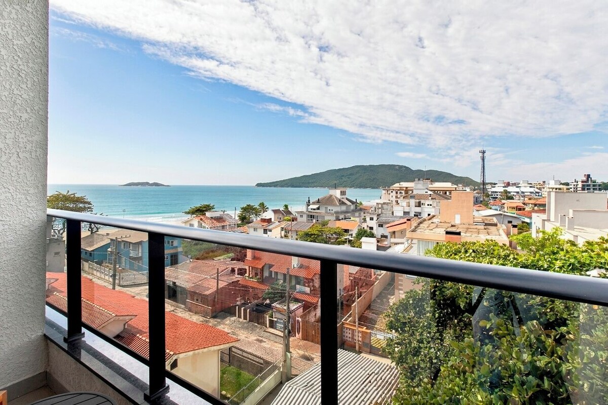 Apartamento Família Luxo com Vista ao Mar | Minibar, safe på rommet, blendingsgardiner og strykejern/-brett