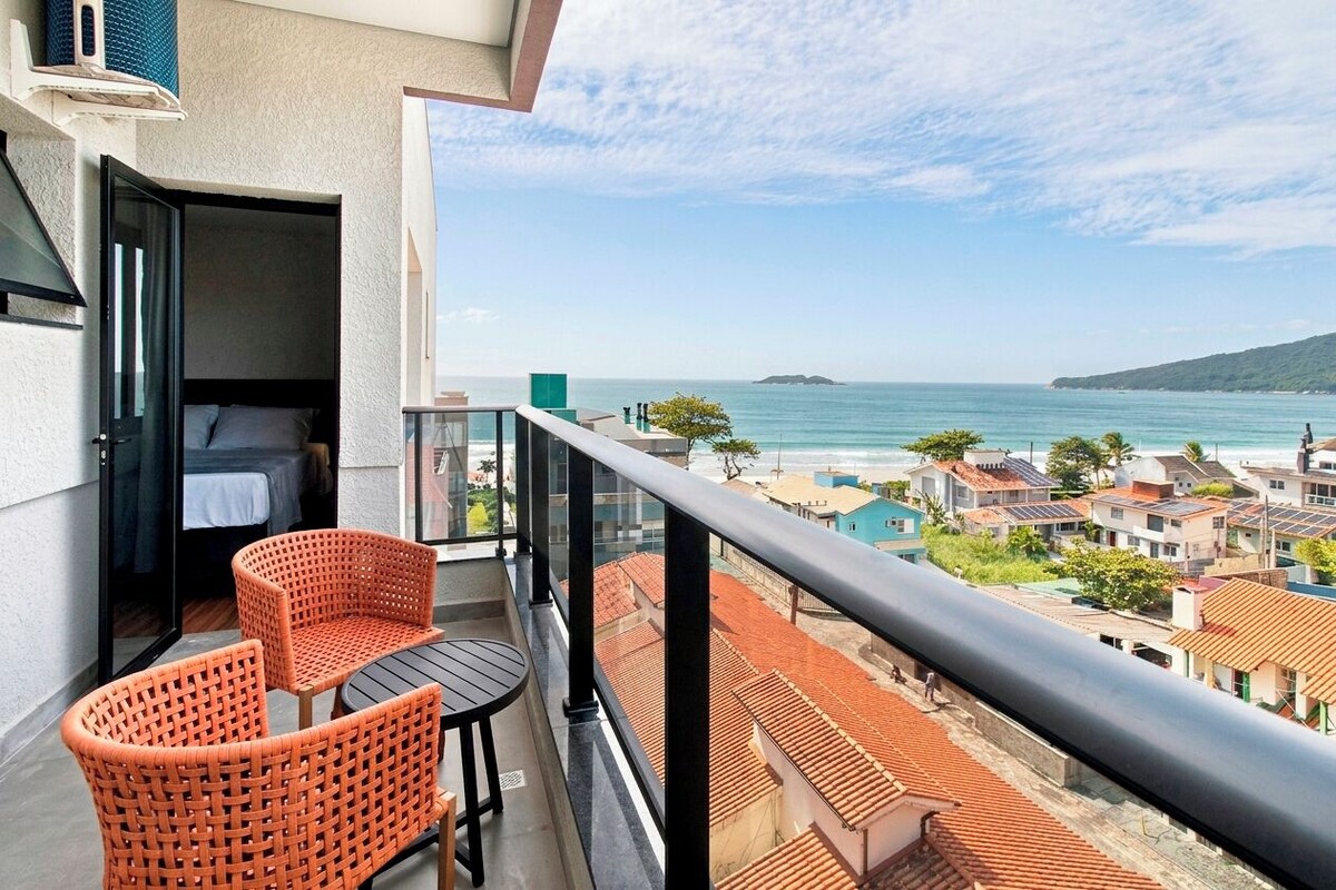 Apartamento Família Comfort com Vista ao Mar | Minibar, safe på rommet, blendingsgardiner og strykejern/-brett