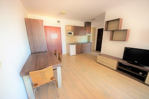 1 bedroom, cots/infant beds, WiFi, bed sheets