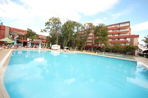 Seasonal outdoor pool
