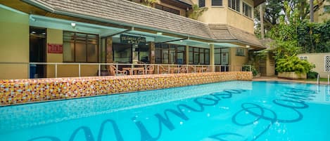 Outdoor pool, open 10:00 AM to 6:00 PM, pool loungers