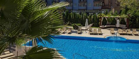 Seasonal outdoor pool