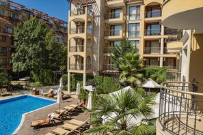 Seasonal outdoor pool - Menada Harmony Suites II Apartments (Sunny Beach)