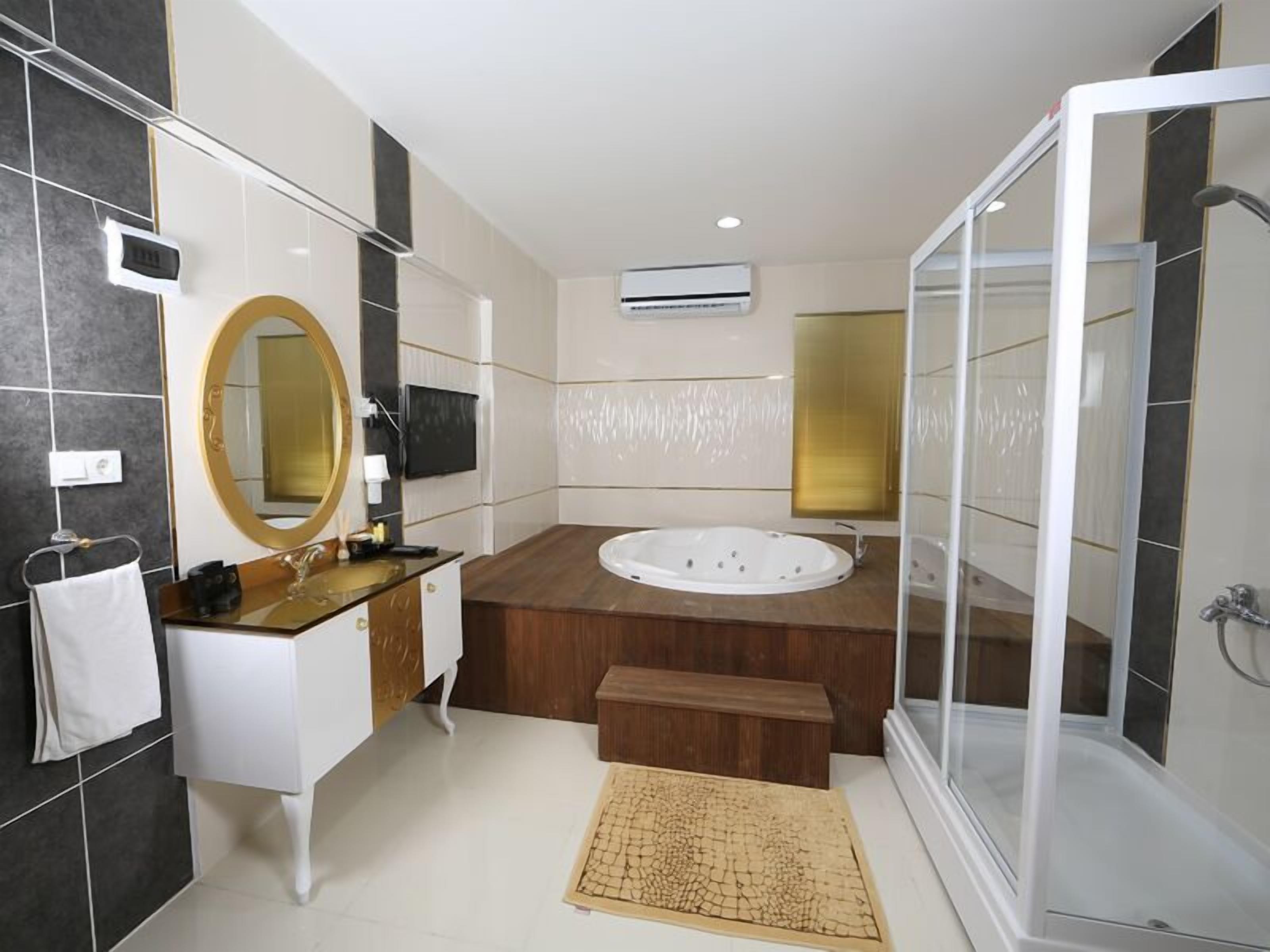 Suite, bain à remous | Salle de bain