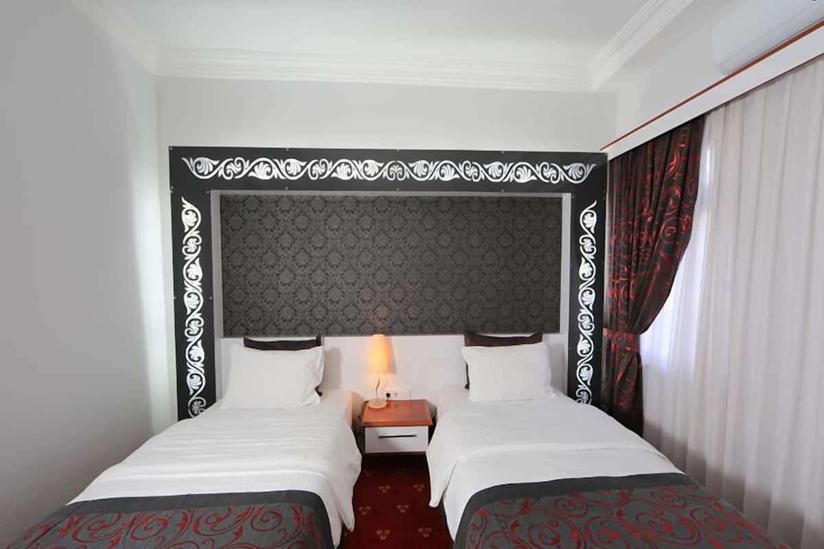 Kamar Double atau Twin Standar | Minibar, brankas, setrika/meja setrika, dan Wi-Fi gratis