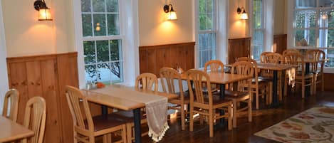 Free daily continental breakfast