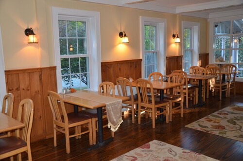 Cornwall Inn and Lodge