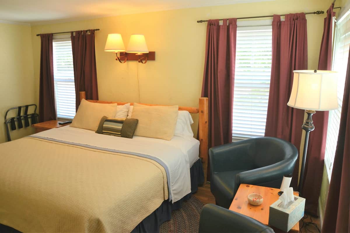 Bluejay Cache | Desk, iron/ironing board, free WiFi, bed sheets