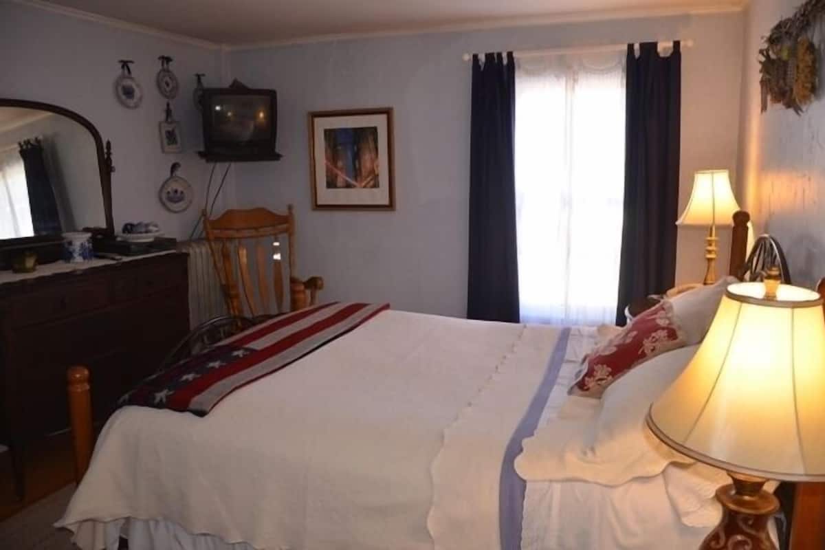 Classic Room | Desk, iron/ironing board, free WiFi, bed sheets