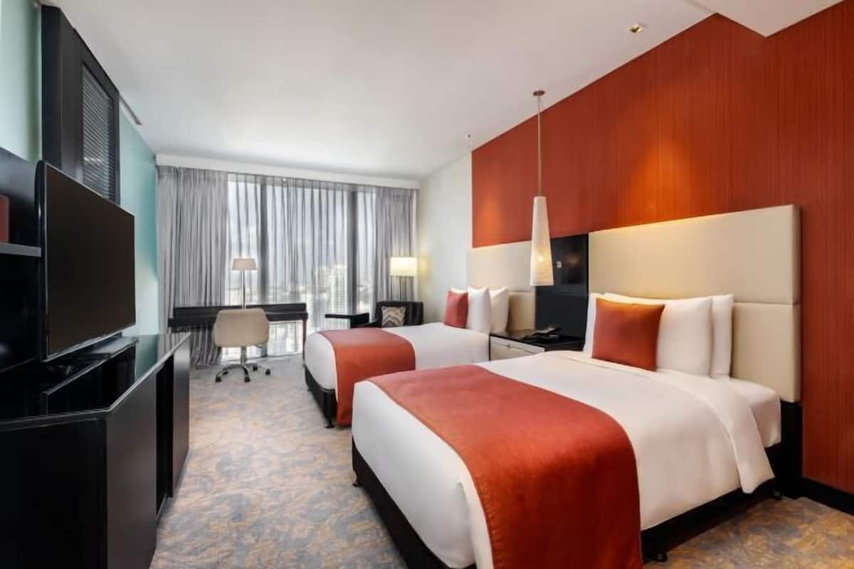 1 kamar tidur, seprai premium, minibar, dan brankas