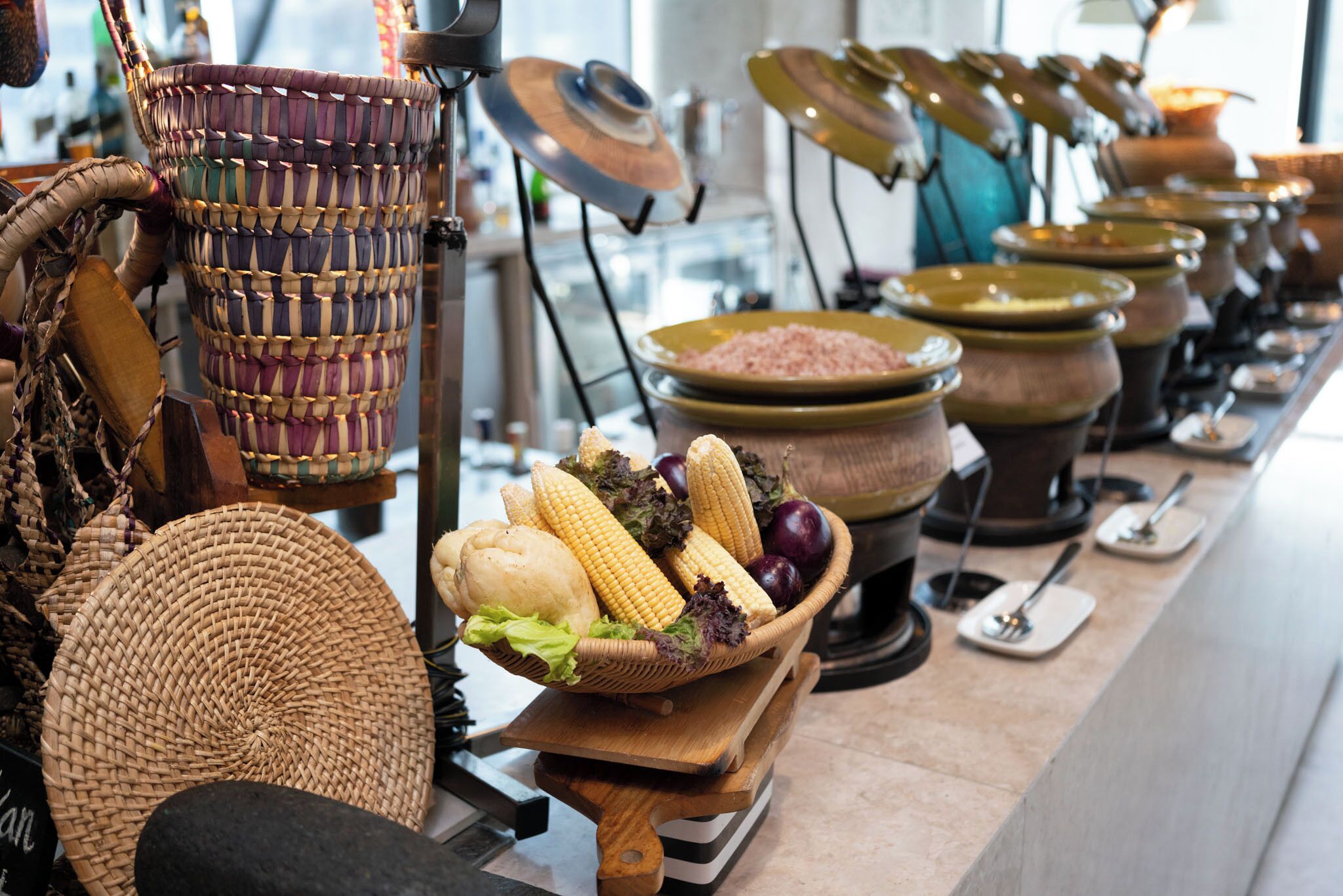 3 restaurants, breakfast, lunch, dinner served; international cuisine