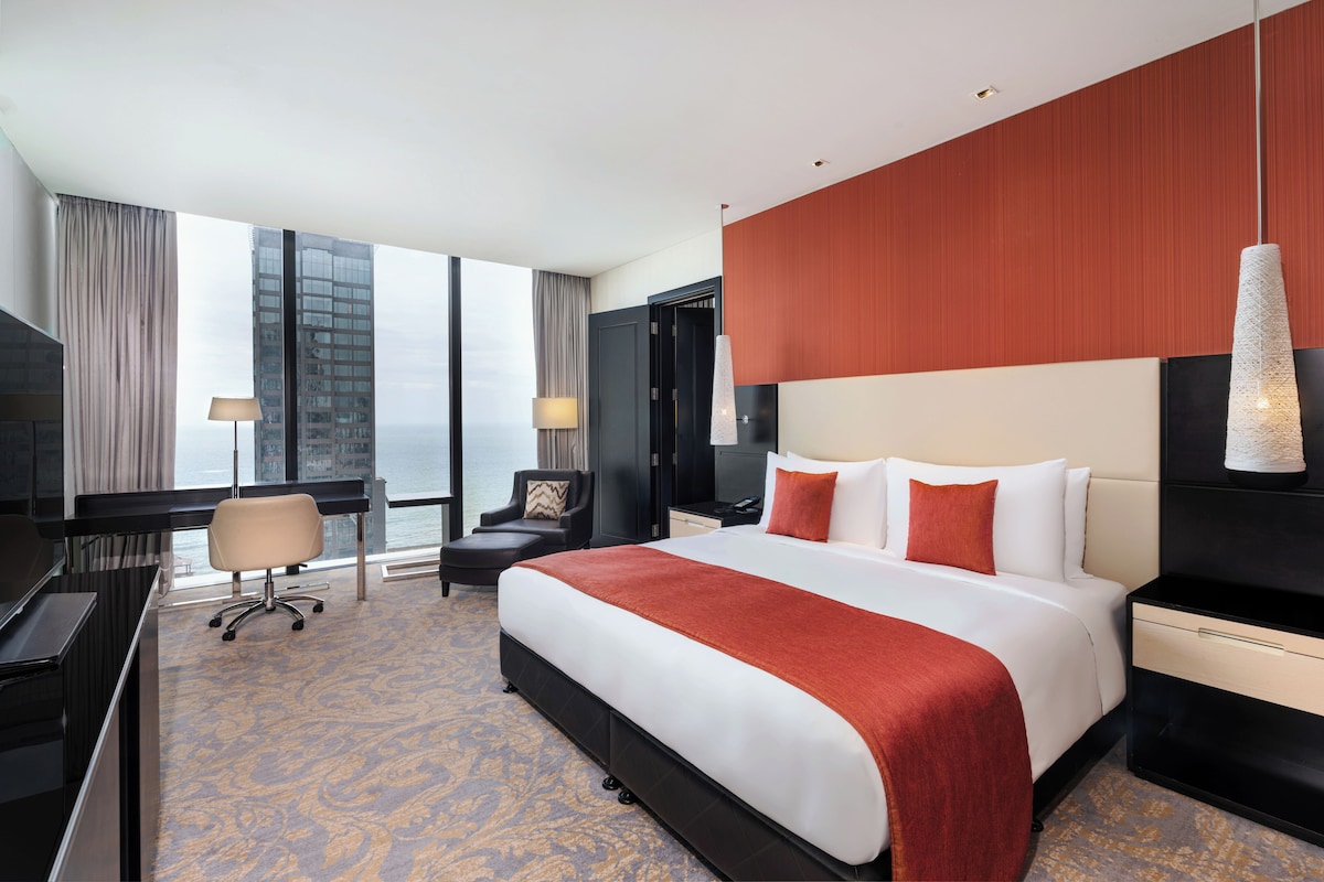 Deluxe Room, 1 King Bed, Ocean View