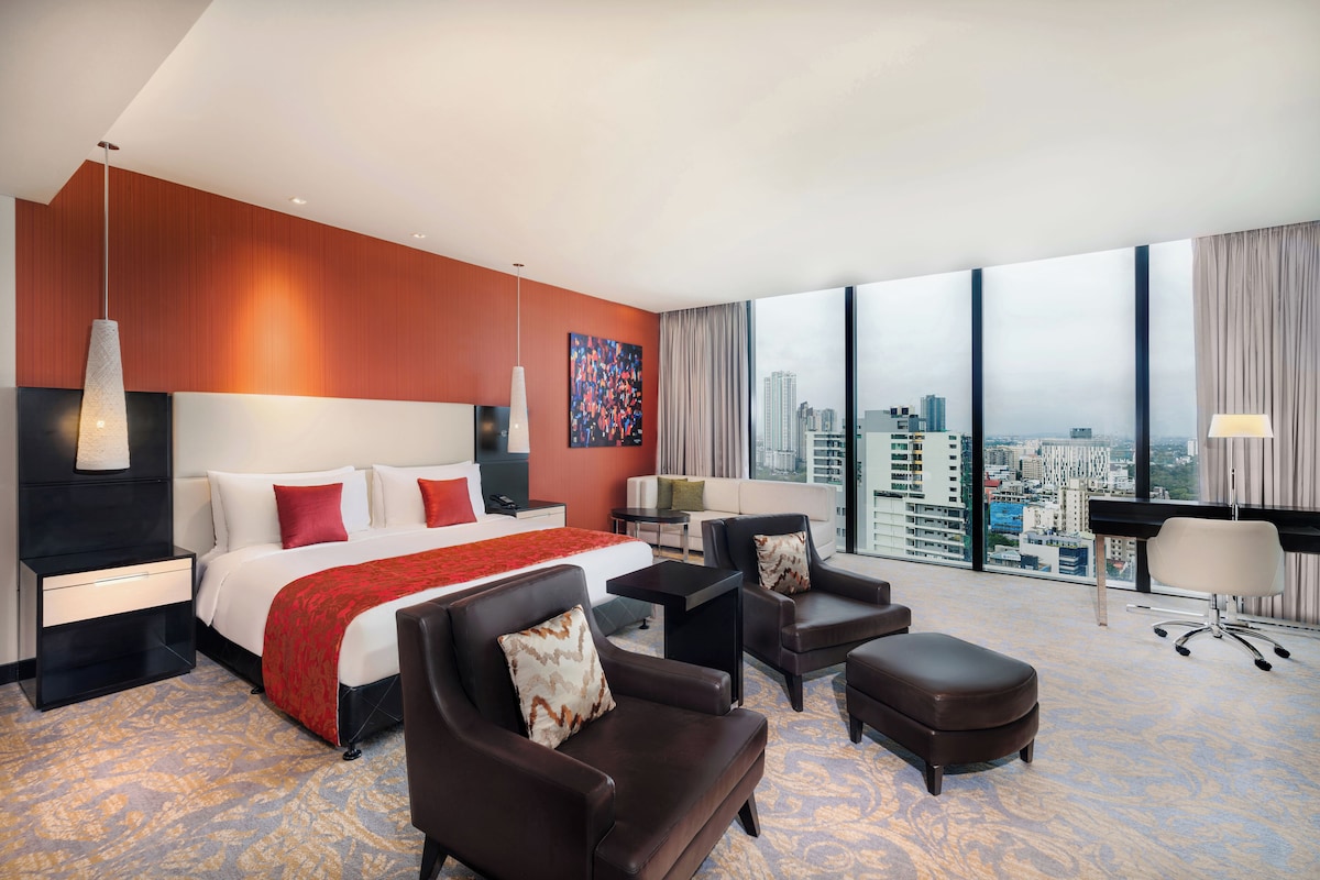 Executive Room, 1 King Bed, City View