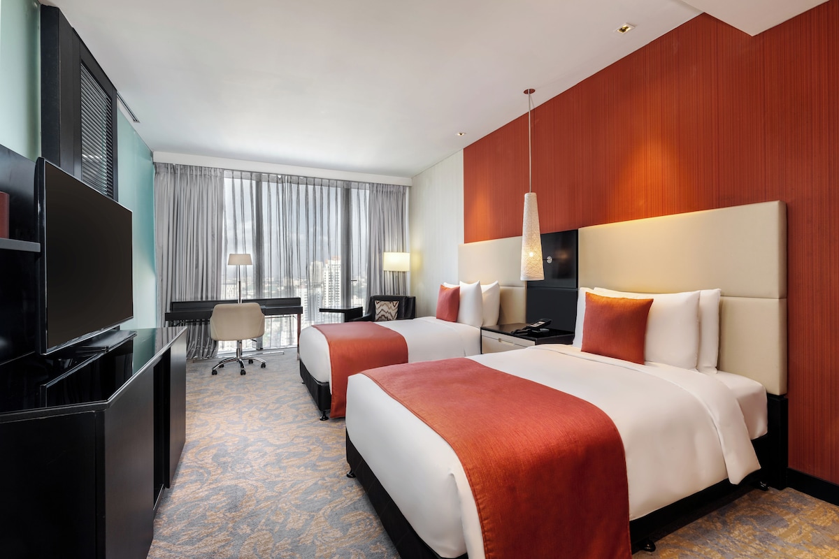 Premium bedding, minibar, in-room safe, desk