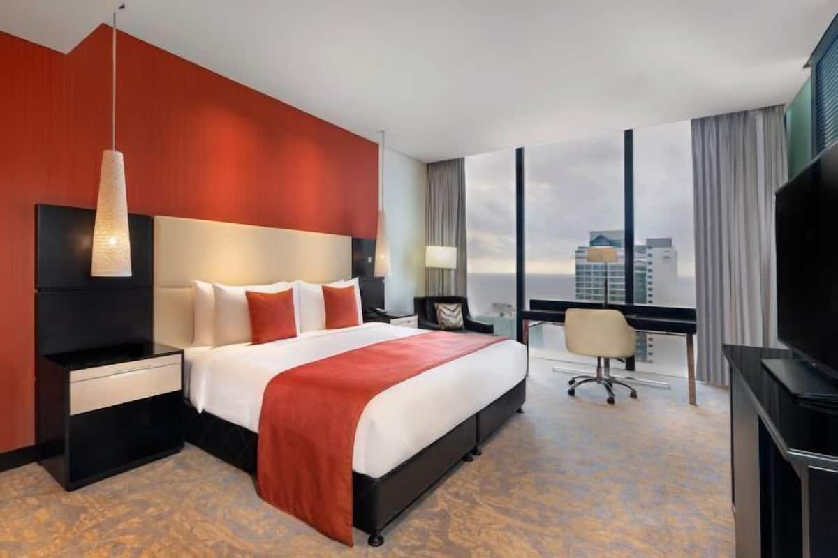 1 kamar tidur, seprai premium, minibar, dan brankas