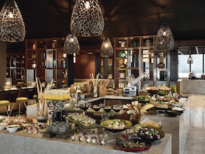 3 restaurants, breakfast, lunch, dinner served; international cuisine