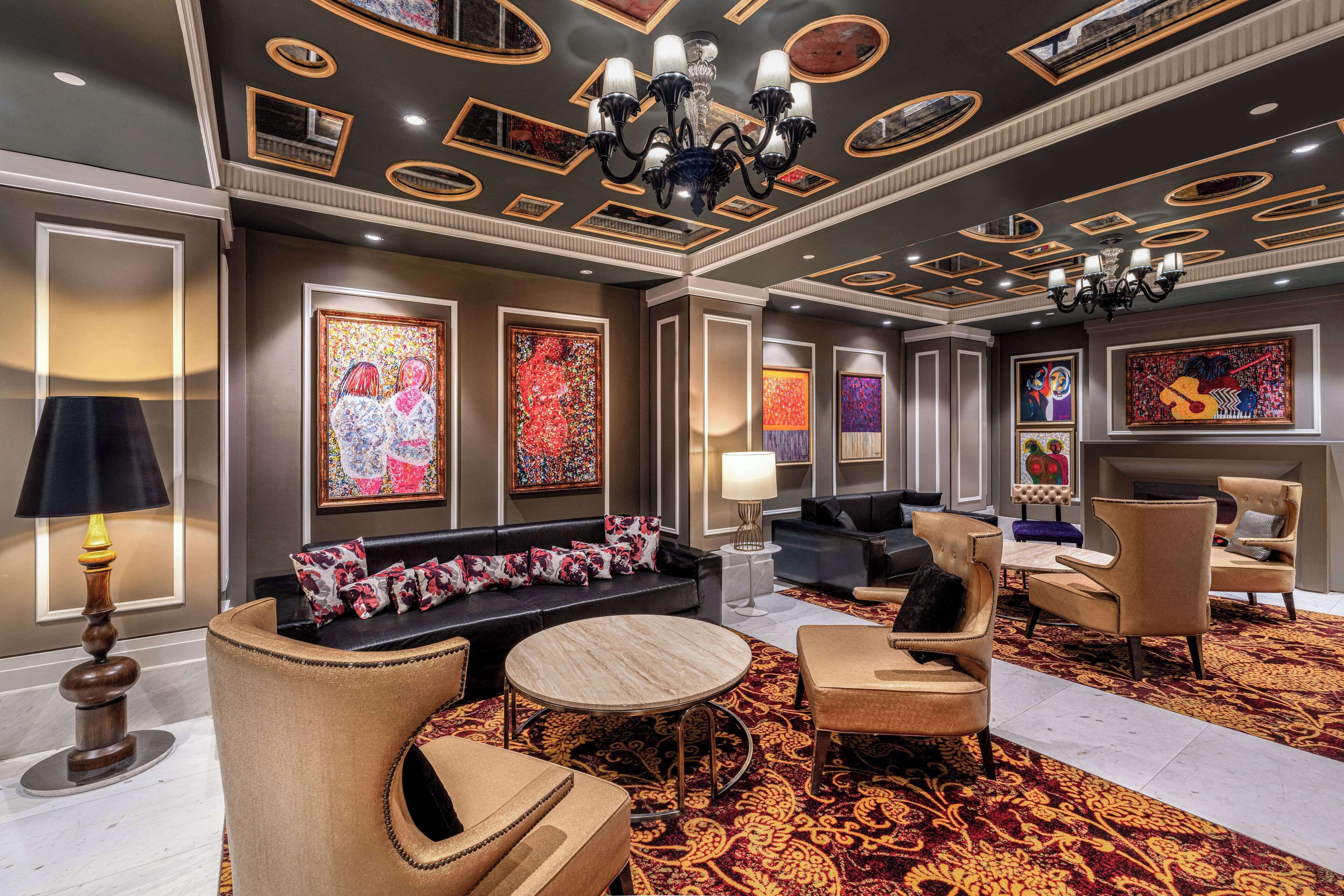 3 restaurants, breakfast, lunch, dinner served; international cuisine