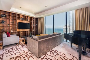 Presidential Suite | Living area | 48-inch LED TV with satellite channels, TV