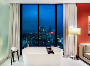 Junior Suite, 1 King Bed | City view