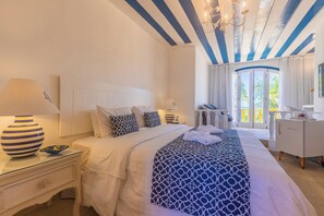 Dobbeltrom – deluxe (Super) | Minibar, safe på rommet, blendingsgardiner og wi-fi (inkludert)