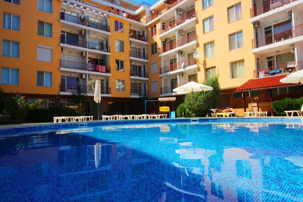 Piscina externa sazonal