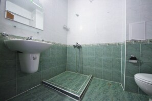 Apartment, 1 Bedroom, Pool View (2 adults + 2 children) | Bathroom | Towels - Menada Sunny Day 1 Apartments (Sunny Beach)