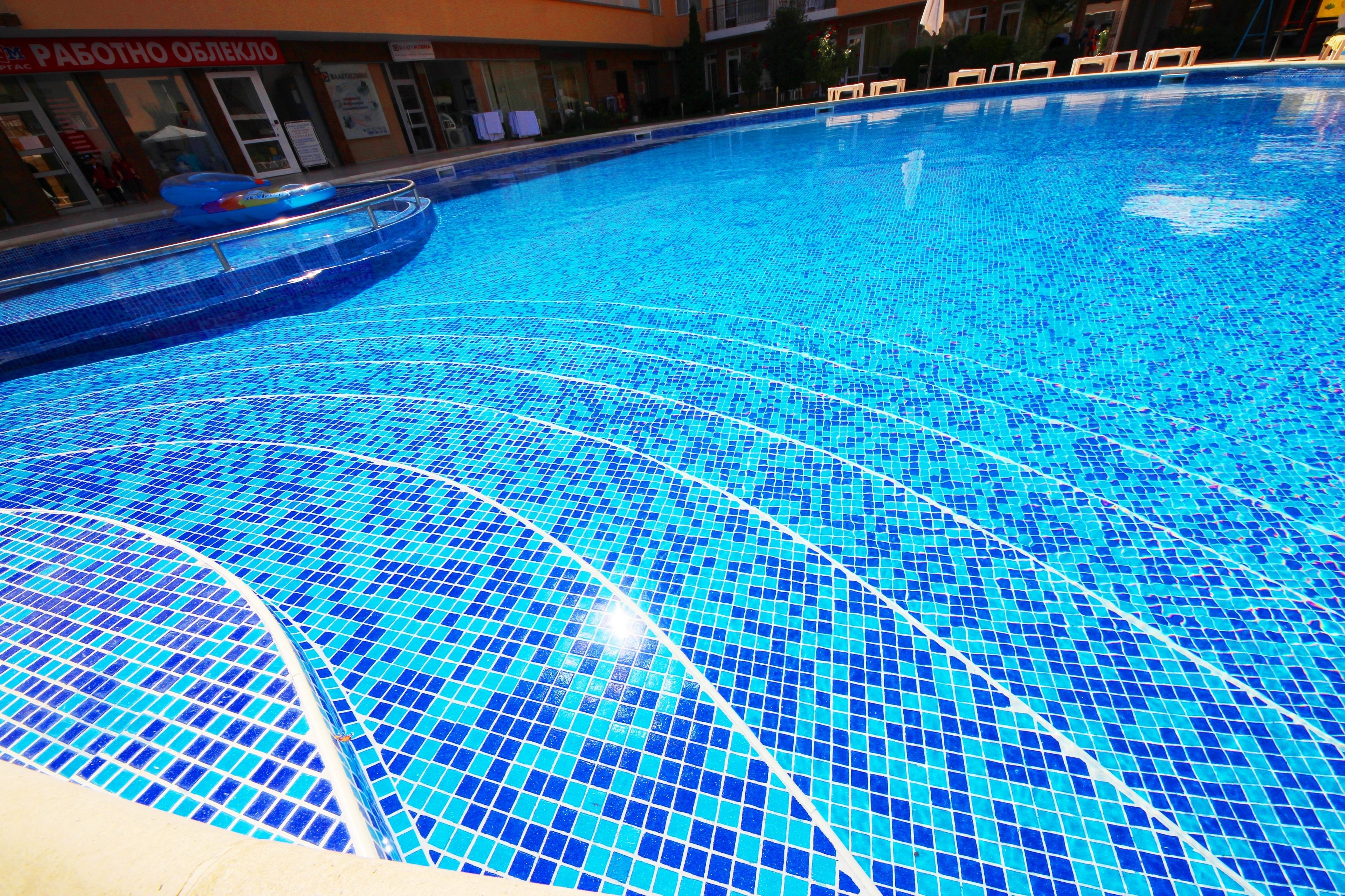 Piscine extérieure (ouverte en saison)