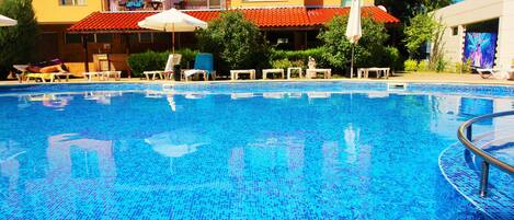 Seasonal outdoor pool