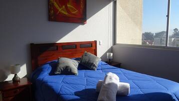 Departamento estándar, 2 habitaciones (702B) | Caja de seguridad en la habitación y tabla de planchar con plancha