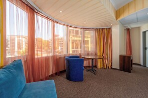 Double or Twin Room | Living area | 22-cm TV with cable channels - MPM Hotel Arsena (Nessebar)