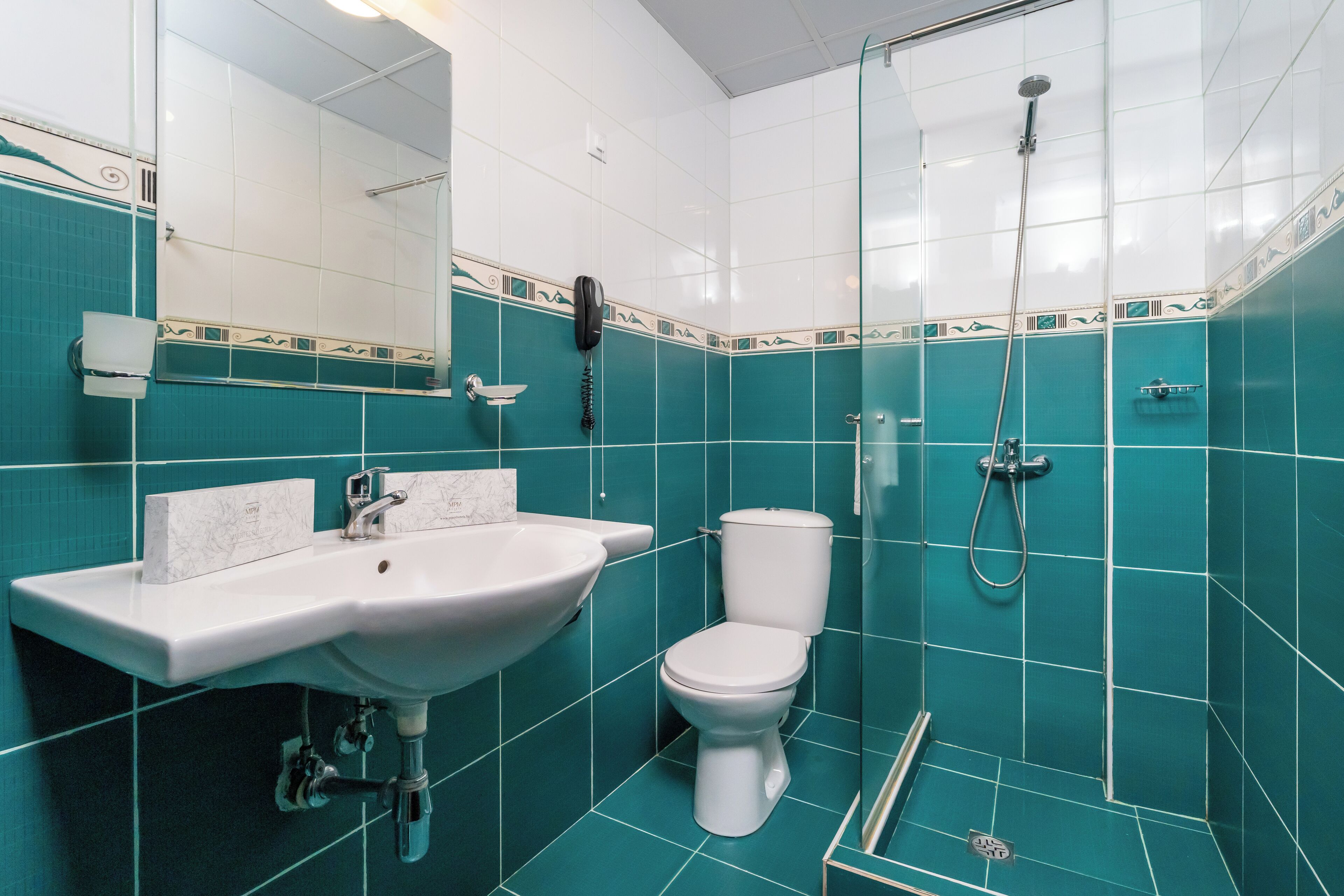 promo room | bathroom | free toiletries, hair dryer, towels, soap