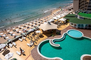 Indoor pool, seasonal outdoor pool, pool umbrellas, pool loungers - MPM Hotel Arsena (Nessebar)
