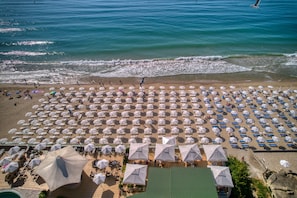 Private beach, sun-loungers, beach umbrellas, beach towels - MPM Hotel Arsena (Nessebar)