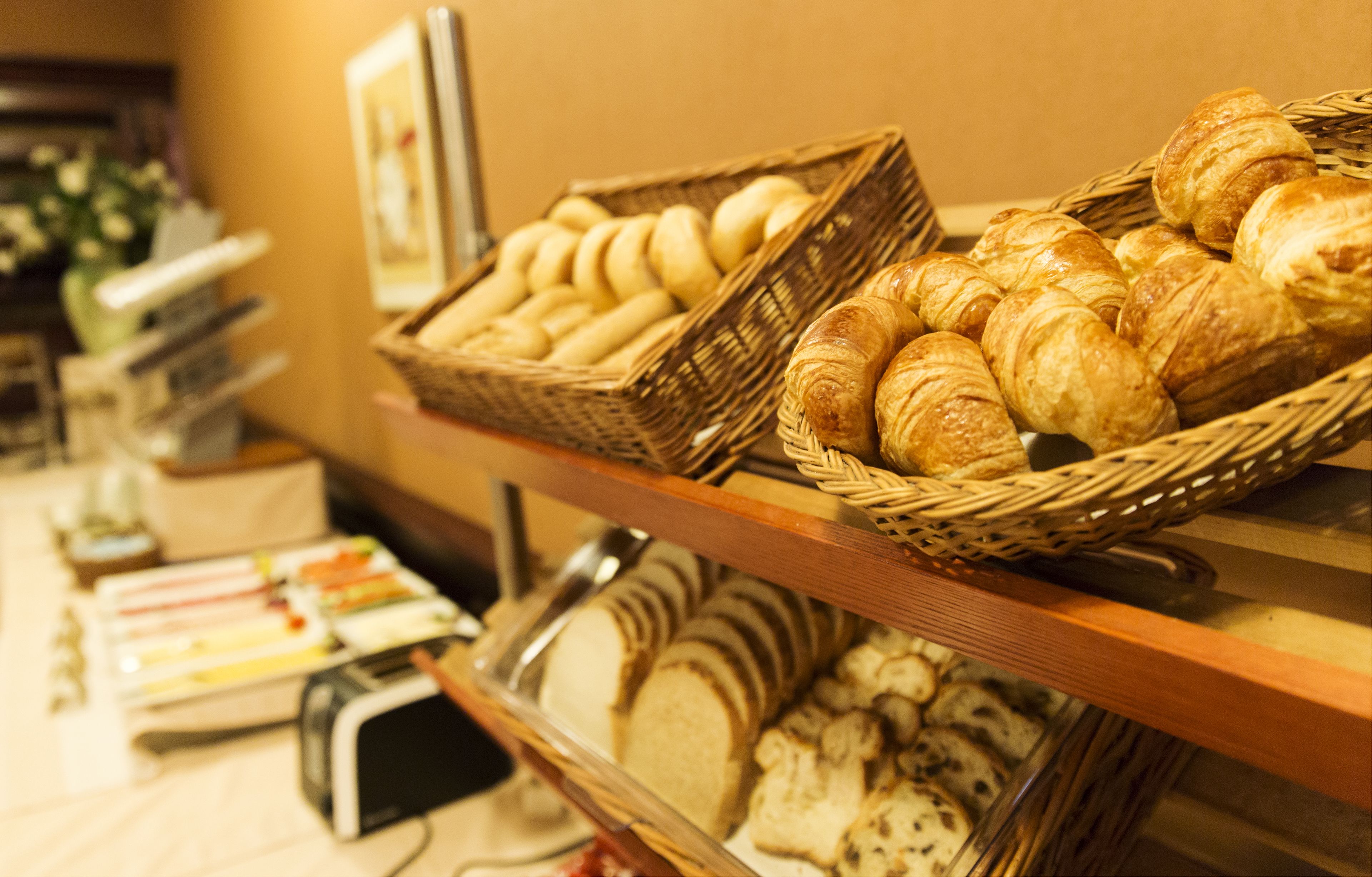 daily buffet breakfast (eur 15.50 per person)