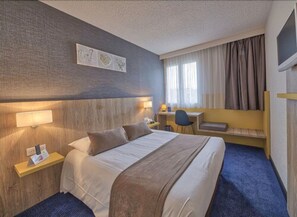 Rom – superior | Individuelt dekorert, individuelt innredet og skrivebord